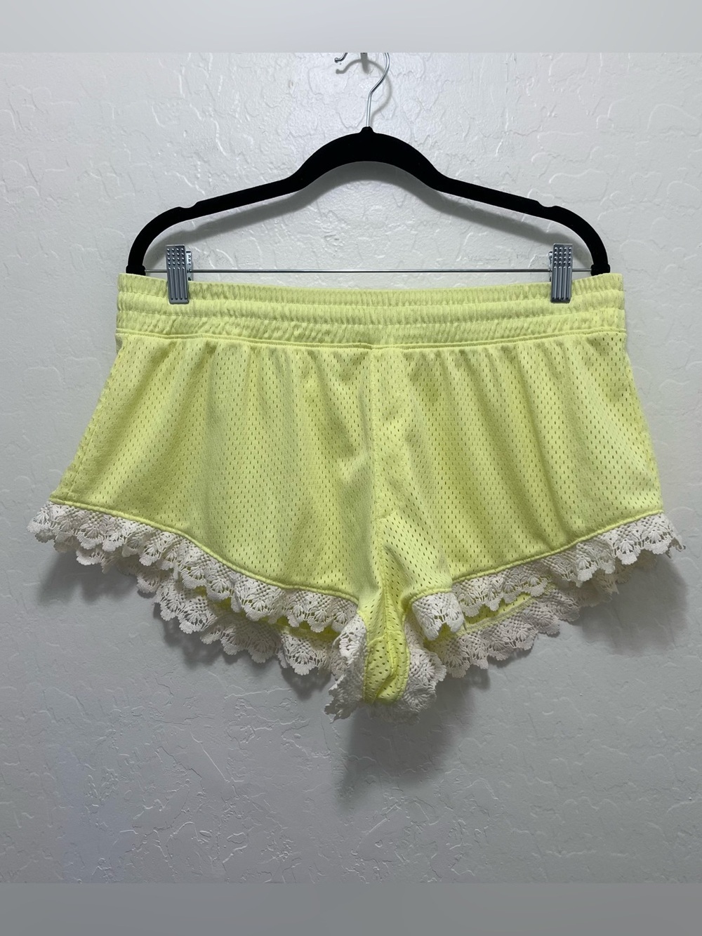Free People Tip Off Shorts Yellow Size L / Lace Trim Relaxed Slouchy